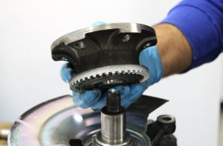 Sostituzione del Mozzo Anteriore del Piaggio Porter NP6 - Mondo Porter