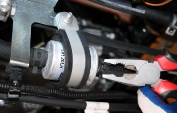Sostituzione del Filtro GPL Piaggio Porter NP6 - Mondo Porter