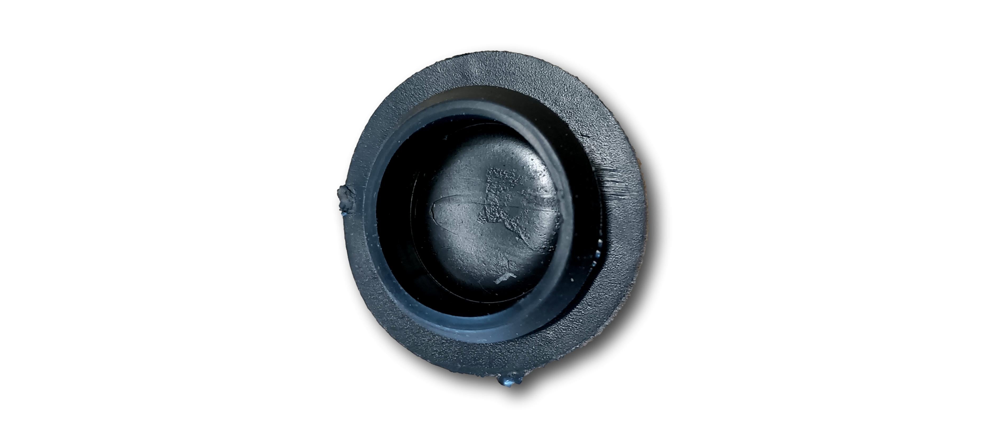 TAPPO GOMMA SU CASSONE PIAGGIO PORTER B004631