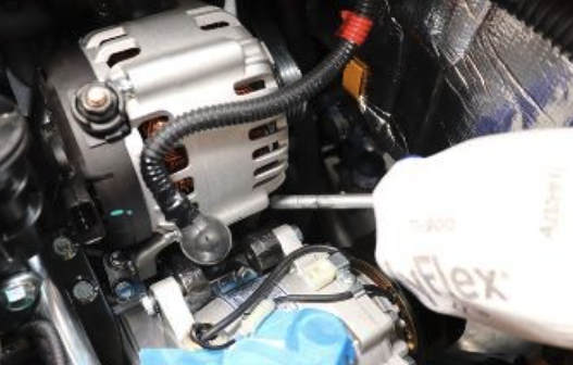 Guida Dettagliata alla Sostituzione dell'Alternatore del Piaggio Porter NP6 - Mondo Porter