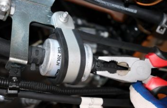 Sostituzione del Filtro GPL Piaggio Porter NP6 - Mondo Porter