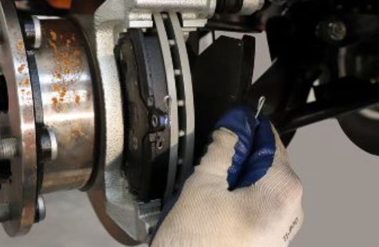 Sostituzione Pastiglie Freni Anteriori Piaggio Porter NP6 - Mondo Porter