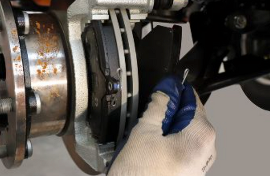 Sostituzione Pastiglie Freni Anteriori Piaggio Porter NP6 - Mondo Porter